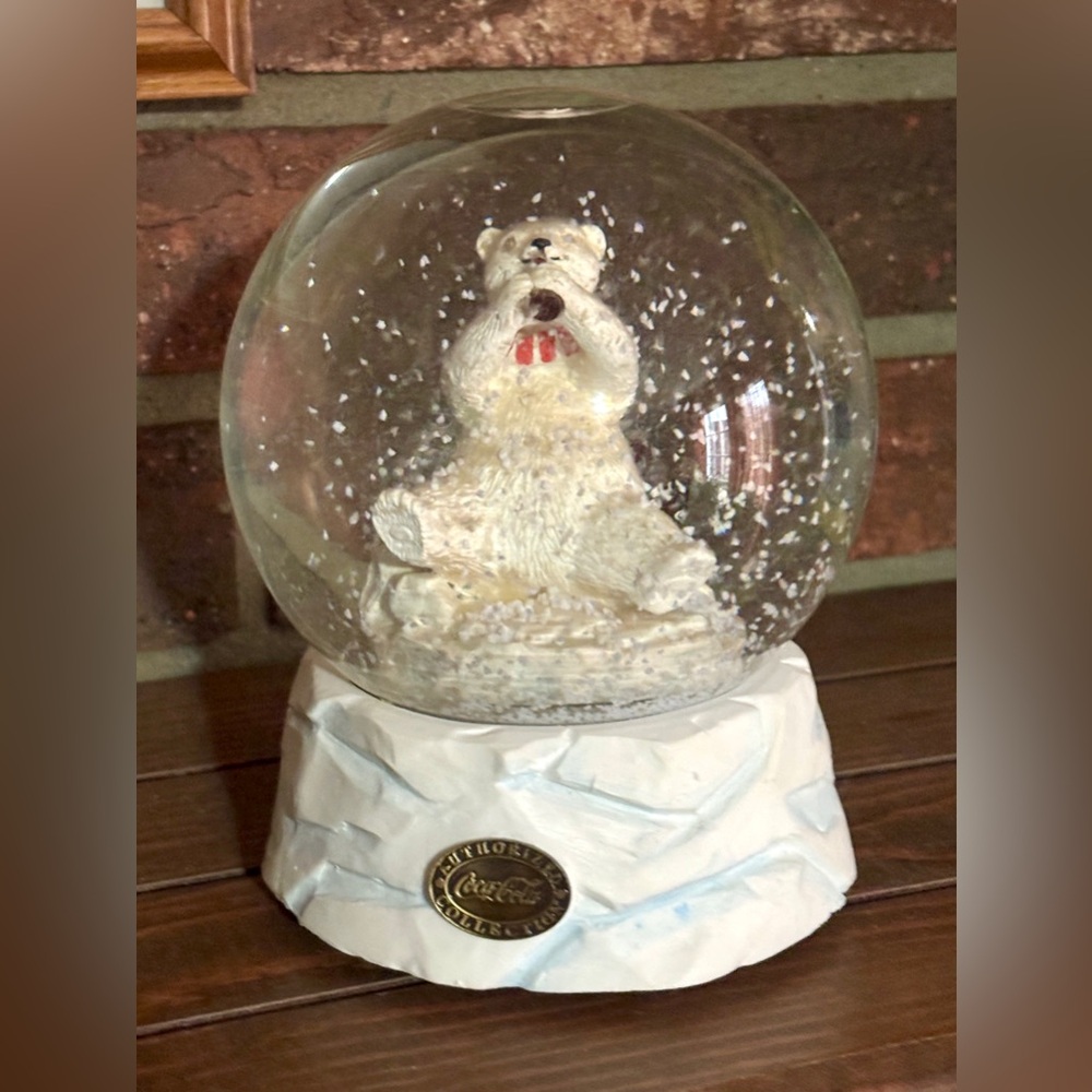 Vintage 1994 Coca-Cola polar bear musical snow globe.